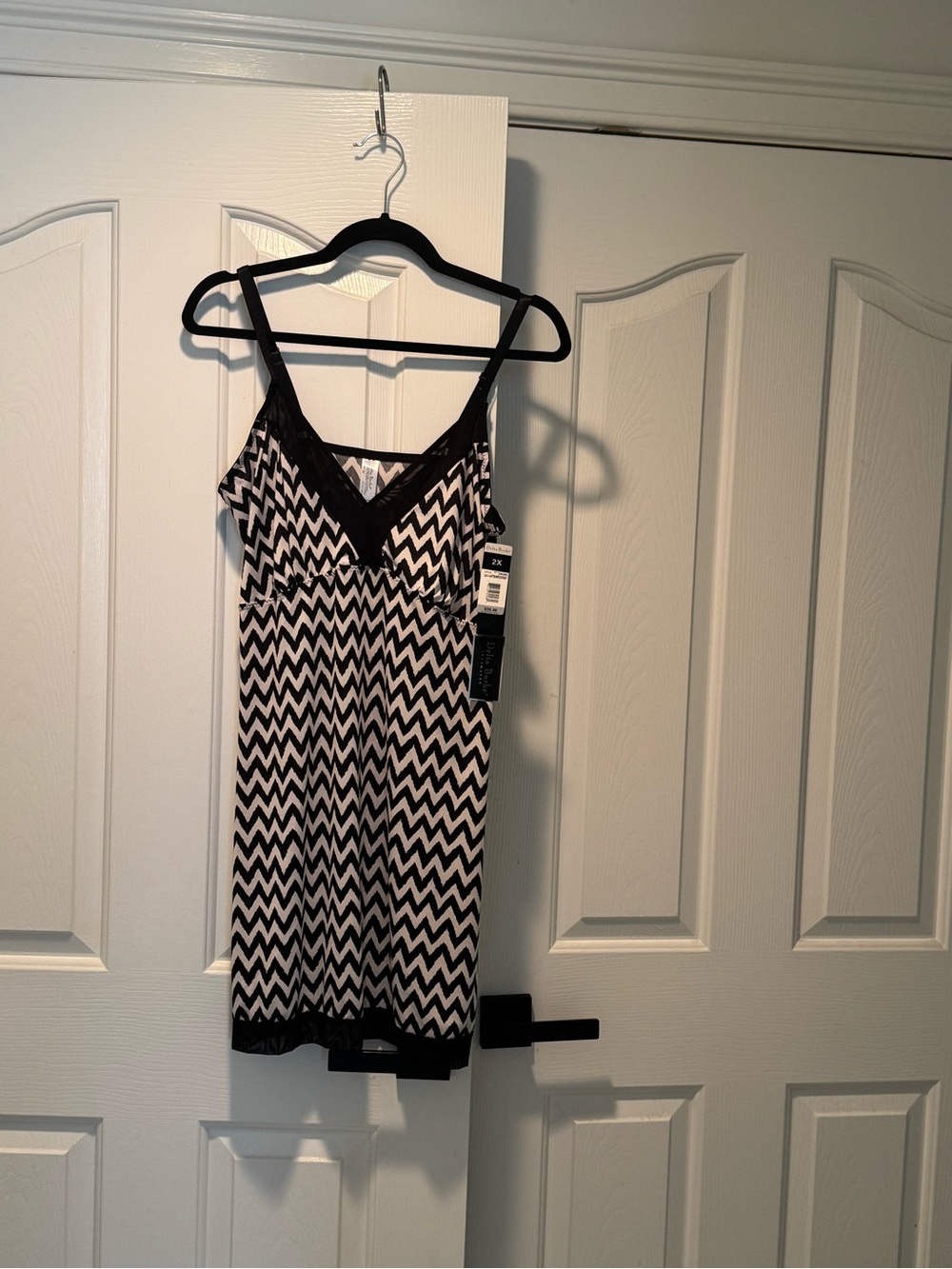 Black and White Chevron V-Neck Chemise with Mesh Trim